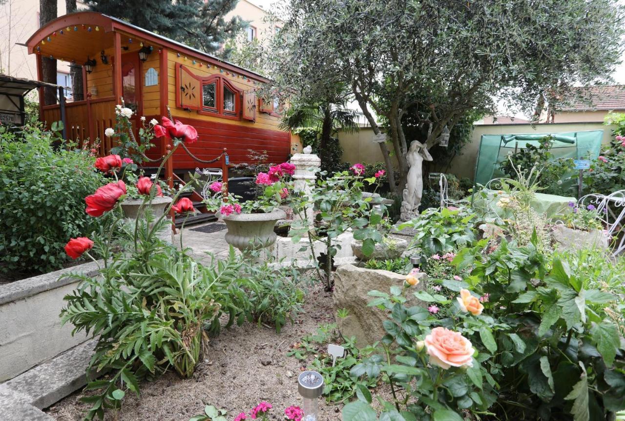 Maison D'Hotes Et Roulotte" Le 6 Bis" Romans-sur-Isere Ngoại thất bức ảnh